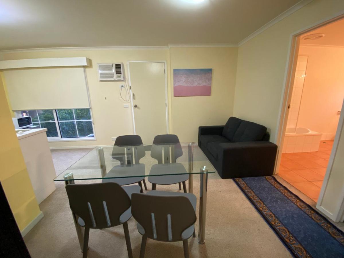 Redwood Manor Motel Apartments 워남불 외부 사진