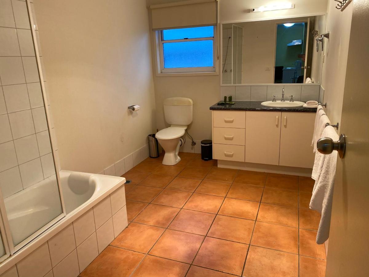Redwood Manor Motel Apartments 워남불 외부 사진