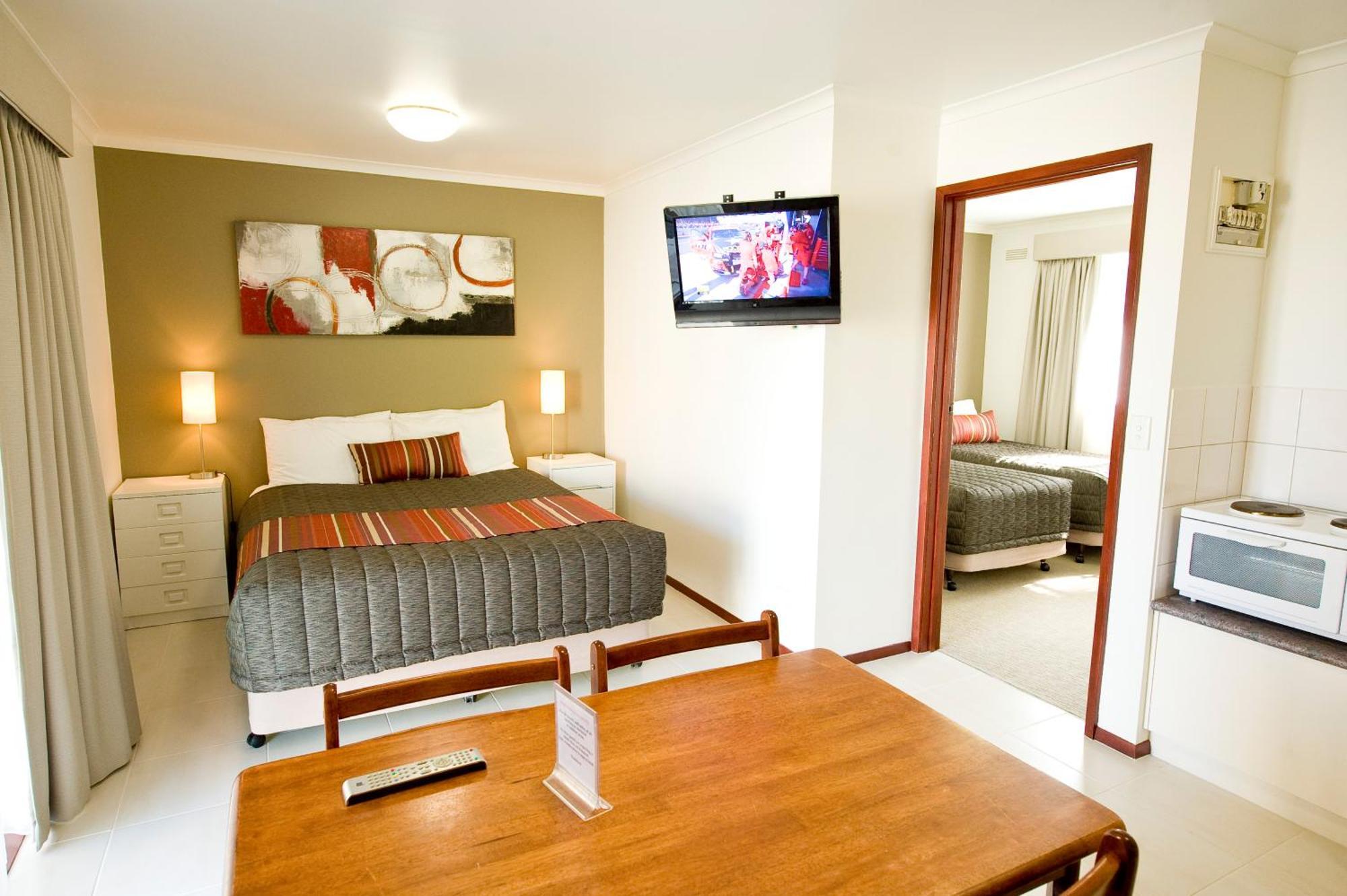 Redwood Manor Motel Apartments 워남불 외부 사진