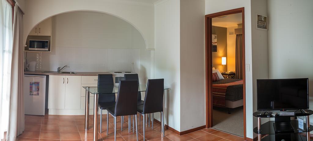 Redwood Manor Motel Apartments 워남불 외부 사진