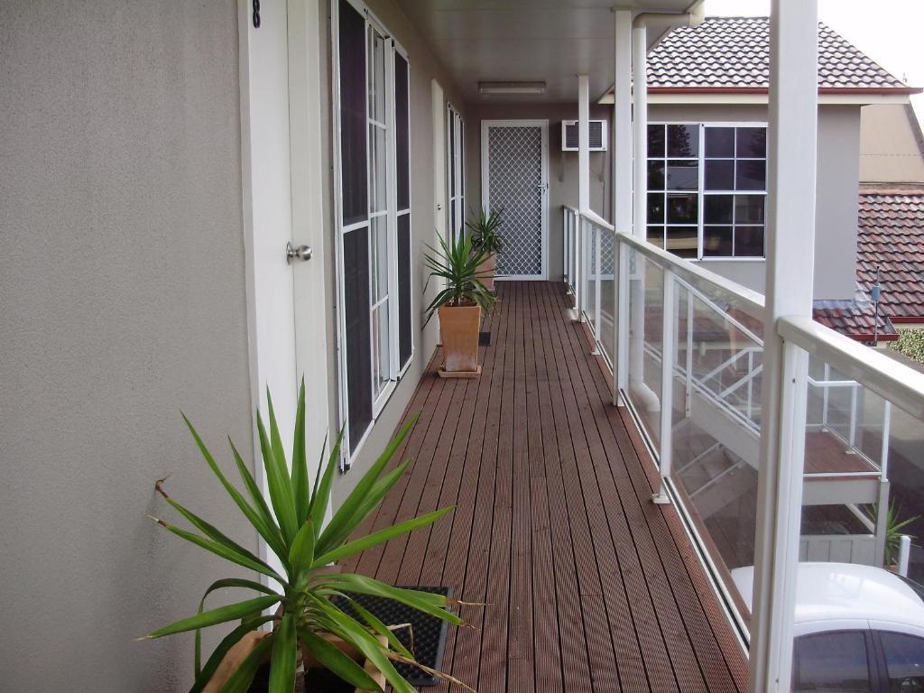Redwood Manor Motel Apartments 워남불 외부 사진