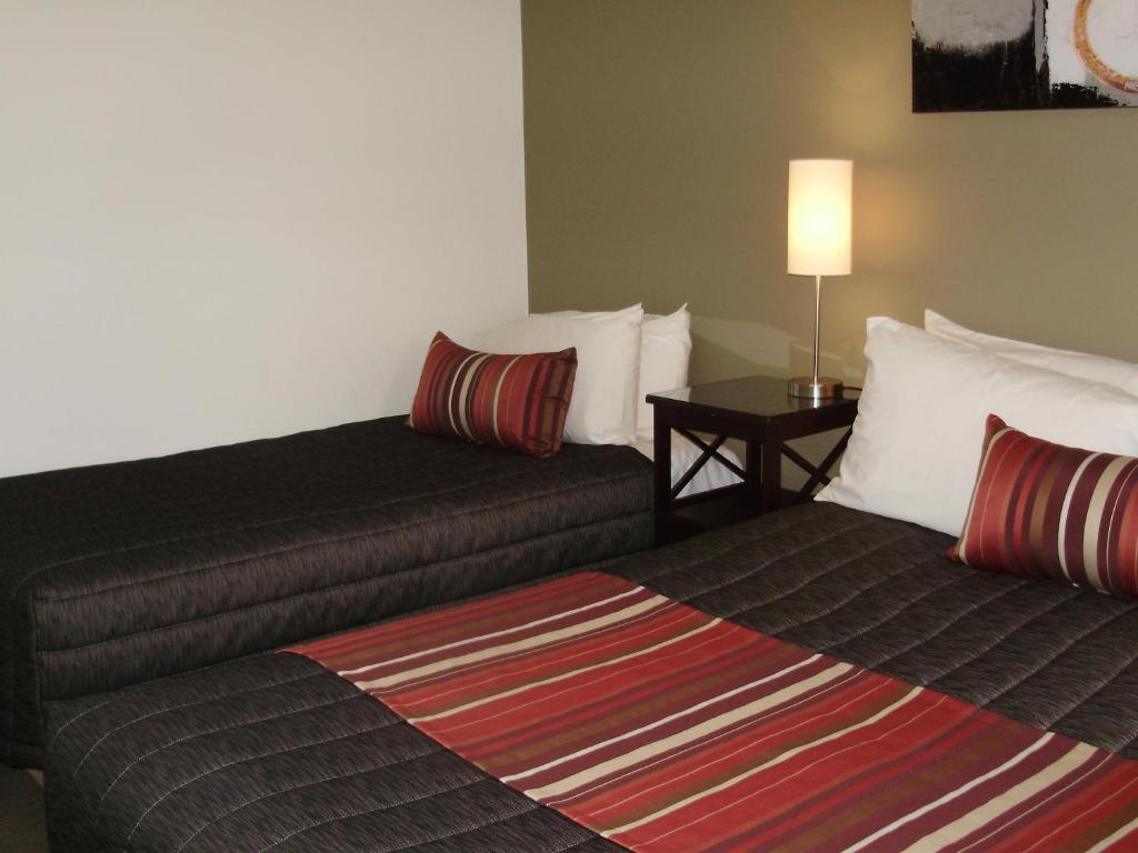 Redwood Manor Motel Apartments 워남불 외부 사진