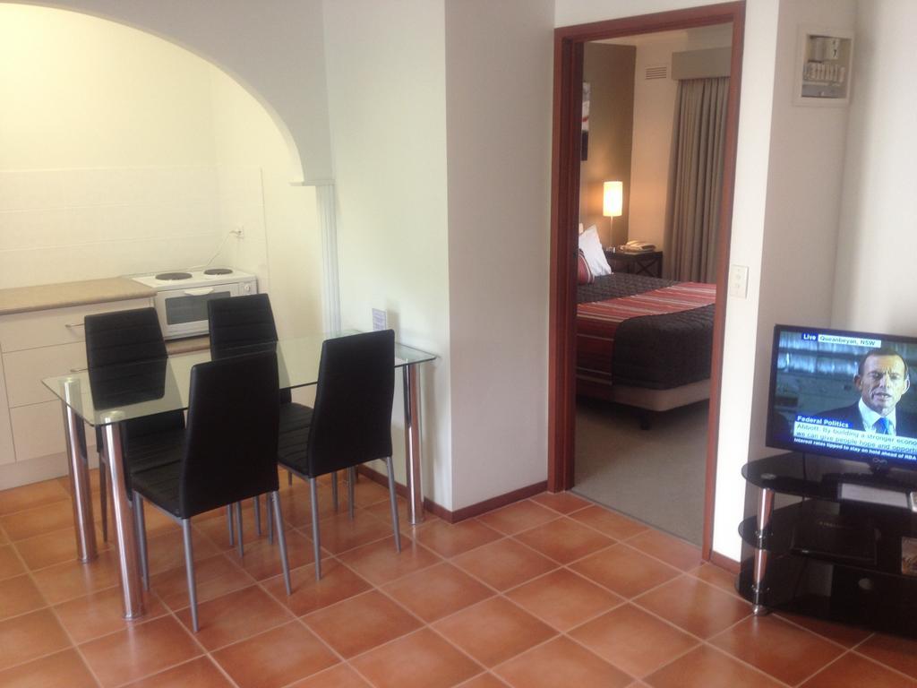 Redwood Manor Motel Apartments 워남불 외부 사진